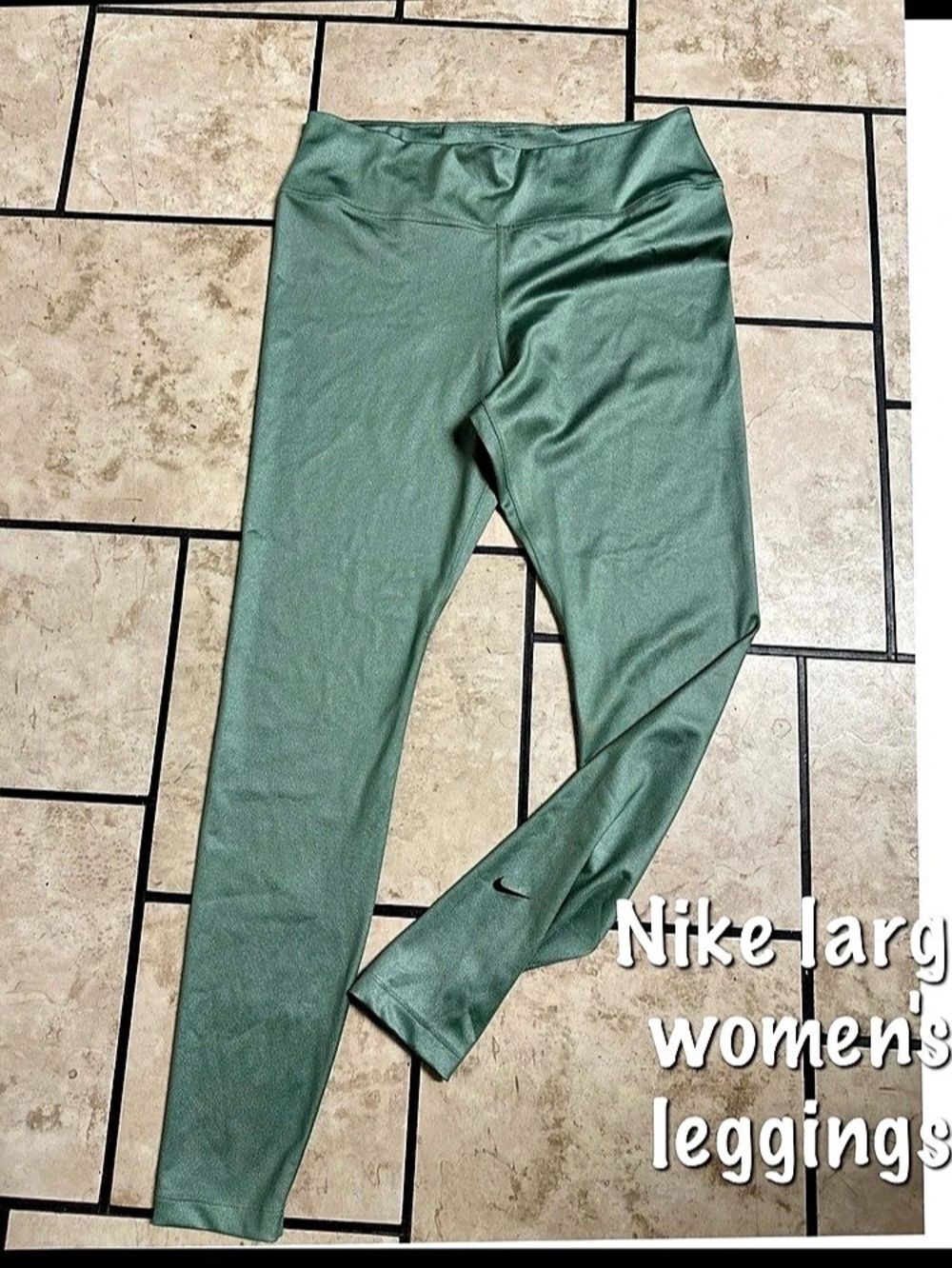 Nike Women's Leggings in Green Size Large Like New